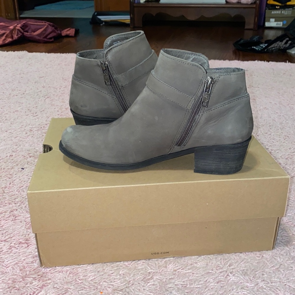 Ugg booties, size 8, grey color, has the fuzzy insoles.